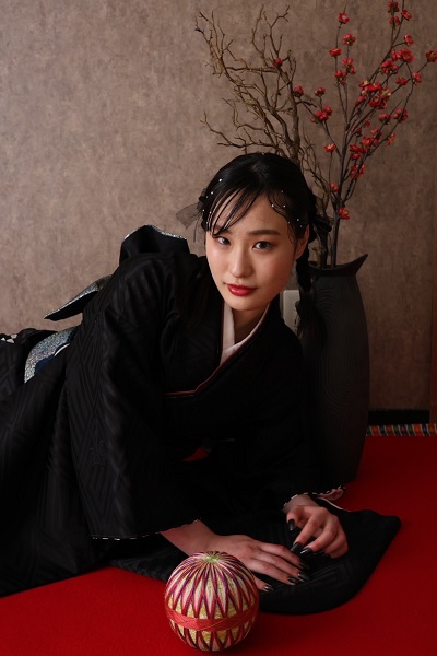 黒
振袖