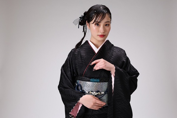 黒
振袖
