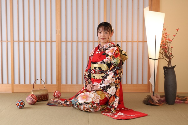 成人式前撮り 和室
赤振袖