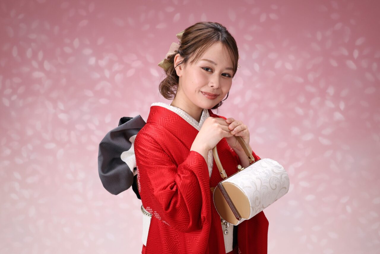 2028年人気赤振袖